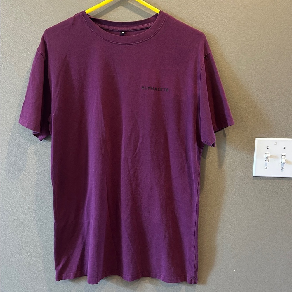 Alphalete men’s XL tee in plum purple